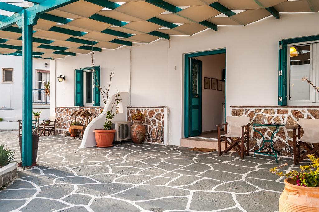 Seaside Apartments Adamantas Exterior photo