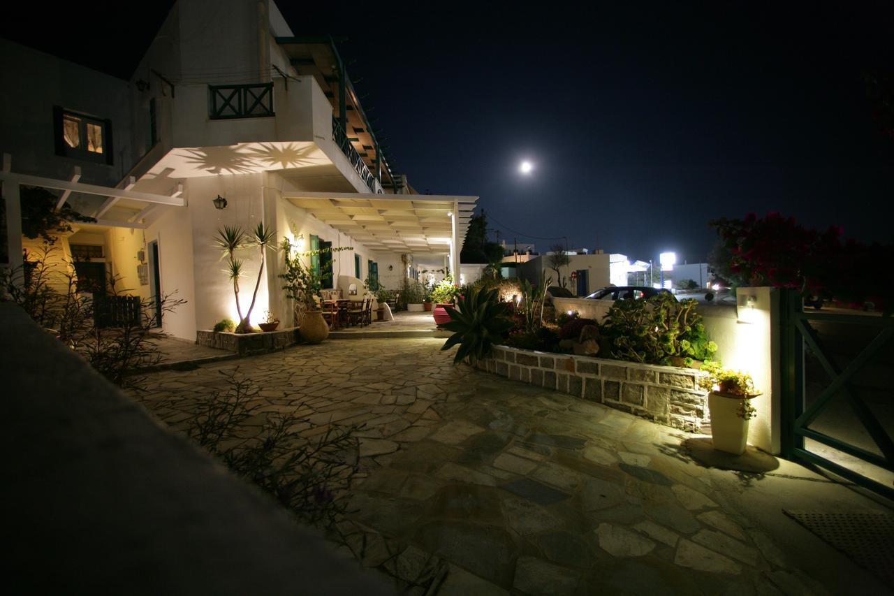 Seaside Apartments Adamantas Exterior photo