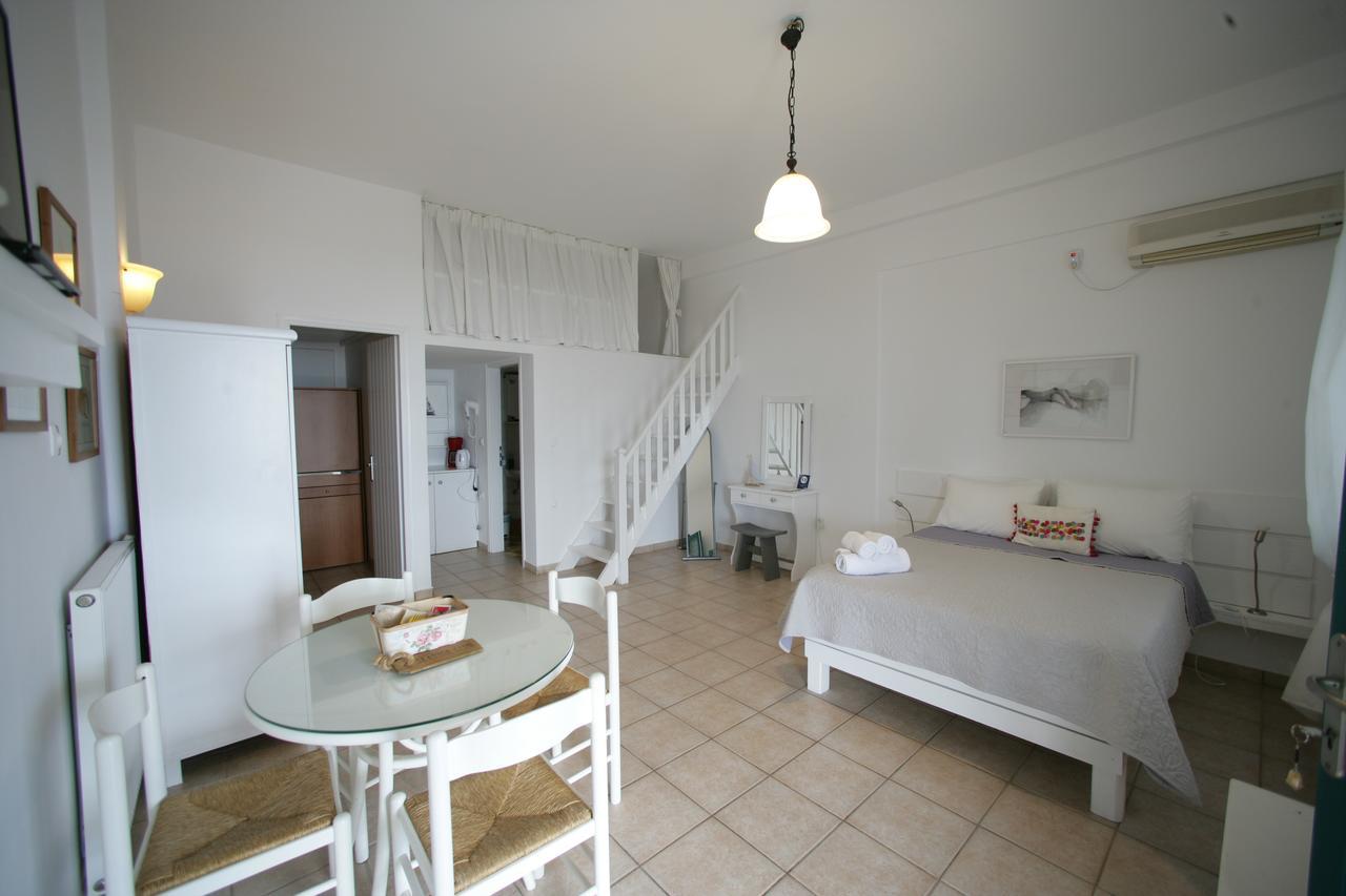 Seaside Apartments Adamantas Exterior photo