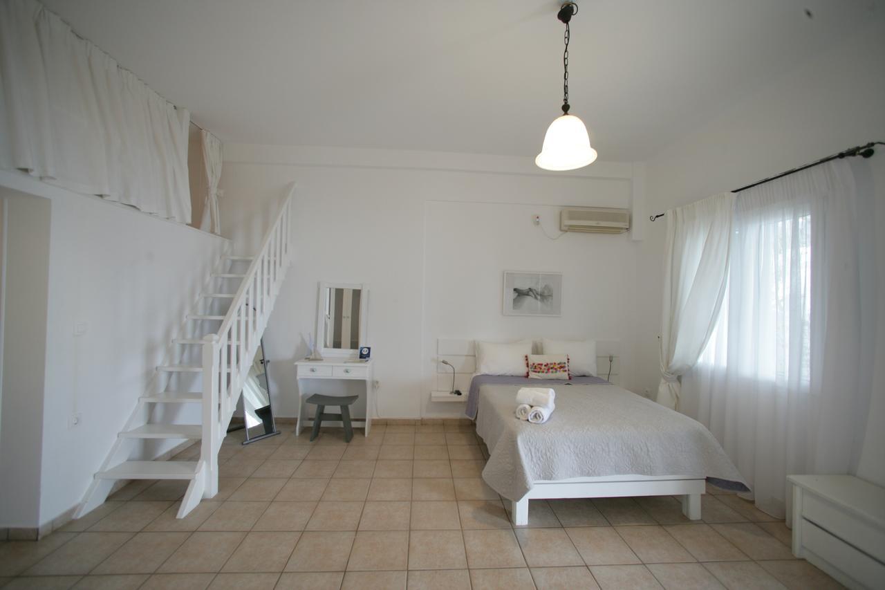 Seaside Apartments Adamantas Exterior photo